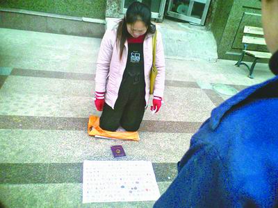 ���֤װ���С�Ů��ʦ����ͷ����